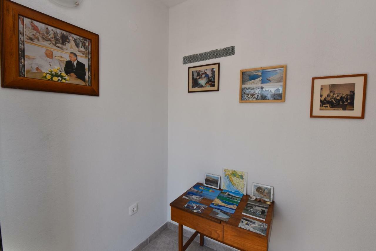 Apartments Zakarija Novalja Exterior photo